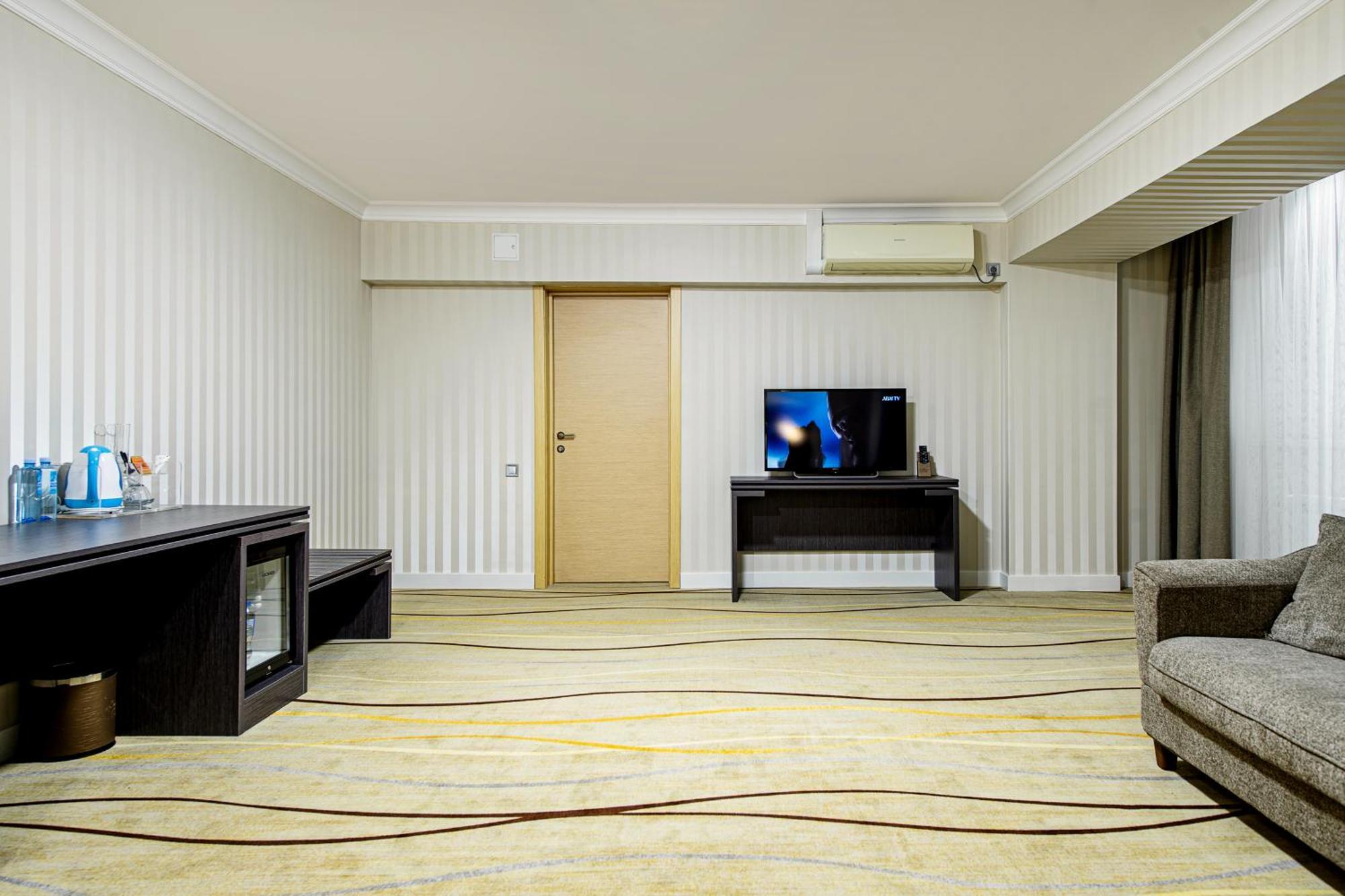 Shymkent Grand Hotel Exteriör bild