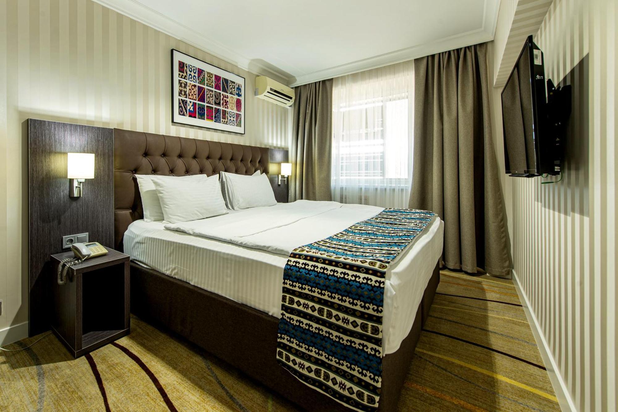 Shymkent Grand Hotel Exteriör bild