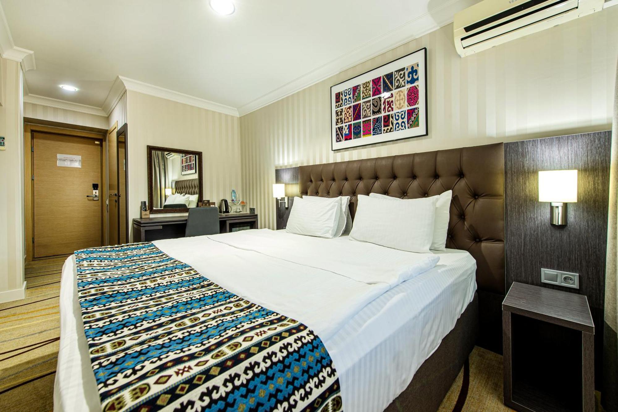 Shymkent Grand Hotel Exteriör bild