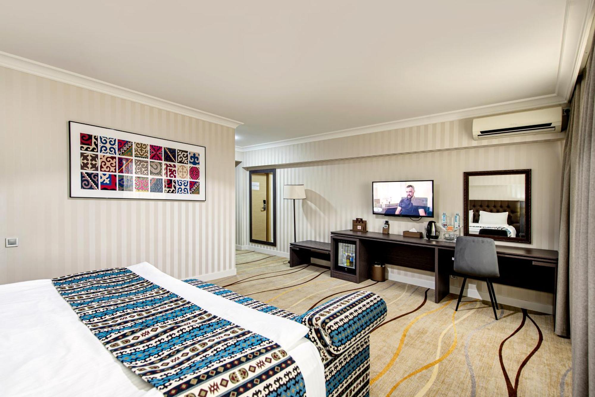 Shymkent Grand Hotel Exteriör bild